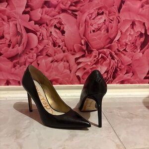 Leather pointy toe heel